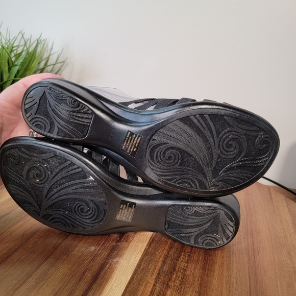 Impo Gracious Black Strappy stretch slip on sandals Size 7 - Picture 14 of 16